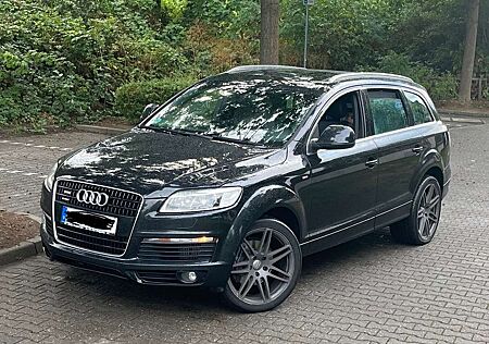 Audi Q7 3.0 TDI DPF quattro S-line 7-Sitzer Voll Auss.