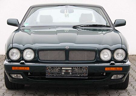 Jaguar XJR mit 3 Jahren Garantie Top Zustand