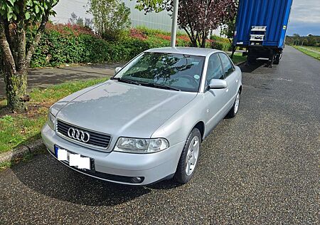 Audi A4 A4 B5 1,8 125 PS Automatik Bj 2000 Tüv 11.2027