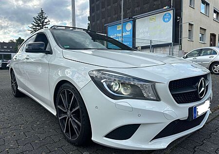 Mercedes-Benz CLA 180 Shooting Brake 7G-DCT Urban*Panorama*Bi-Xenon*