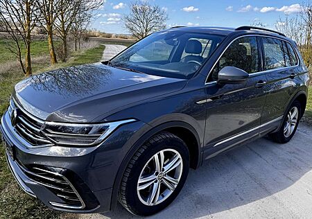 VW Tiguan Volkswagen Diesel 2.0 TDI SCR 4MOTION DSG R-Line