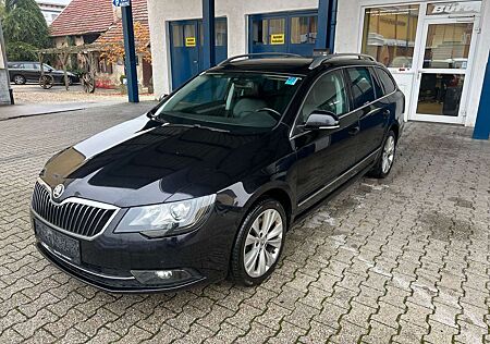 Skoda Superb Elegance 4x4 Leder Navi AHK Panorama SHZ PDC