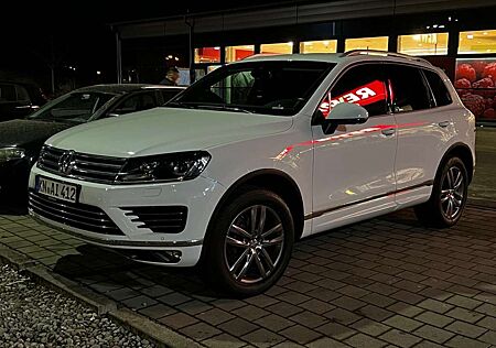 VW Touareg Volkswagen 3.0 V6 tdi R-line zweiter Hand top Zustand