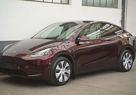 Tesla Model Y Standard Range RWD *innen weiß*