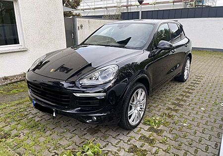 Porsche Cayenne S Diesel PANO / AHK /ACC / BOSE / NAVI