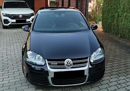 VW Golf R Volkswagen R32