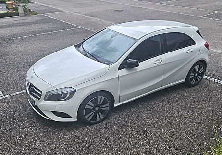 Mercedes-Benz A 200 (BlueEFFICIENCY) 7G-DCT Urban