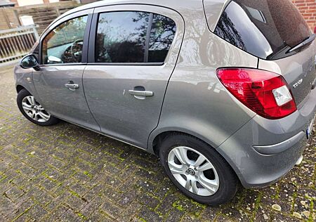 Opel Corsa 1.2 16V Satellite