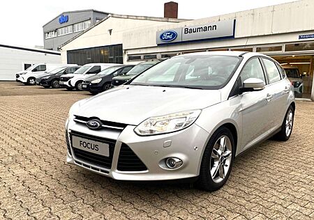 Ford Focus Lim. Titanium*Navi*Xenon*Kamera*u.v.m.!