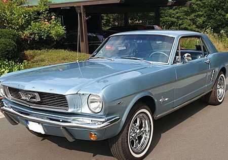 Ford Mustang 1966 V8 Silver Blue Metallic