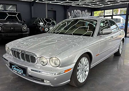Jaguar XJ8 4.2 V8 Executive / Fond- Entertainment / Schiebedach/ Leder/ Navi/ Sitzh. v+h/ Telefon/