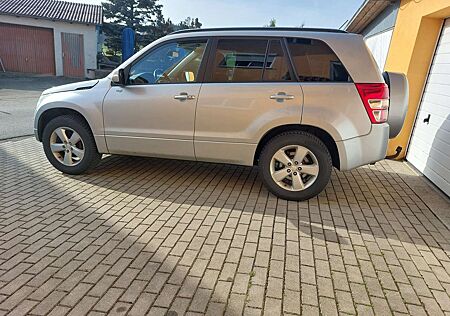 Suzuki Grand Vitara 2.4 Club