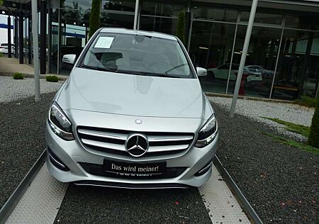 Mercedes-Benz B 180 8fach bereift+Rückfahrkamera