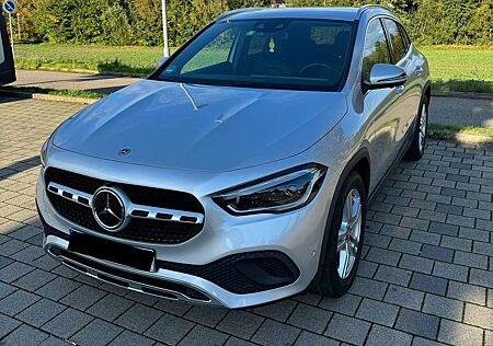 Mercedes-Benz GLA 180 Progr|AdapGeschwin|360|Sitzheizung|ElectHeckklappe