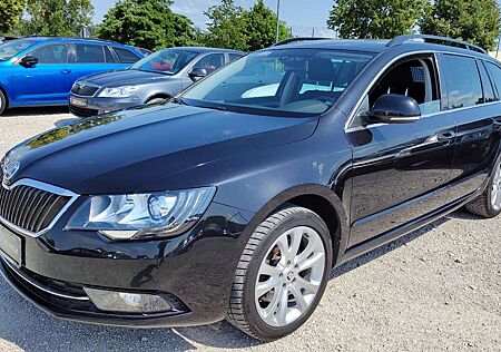 Skoda Superb Combi 2.0 TDI Exclusive- DSG* Xenon* Navi