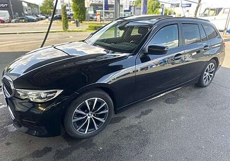 BMW 318 3er Touring Diesel Advantage NAVI PANORAMA LED