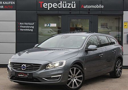 Volvo V60 Kombi Summum AWD*Navi*Leder*Xenon*Keyless*