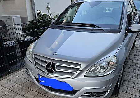 Mercedes-Benz B 160 -Sport Paket, 8-fach bereift, Navi, *Garantie*
