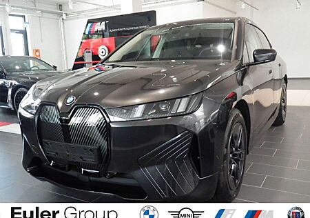 BMW iX xDrive 45 Navi Digitales Cockpit HarmanKardon LED