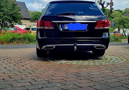 Mercedes-Benz E 220 T BT AMG AHK 9G-Tronic Comand