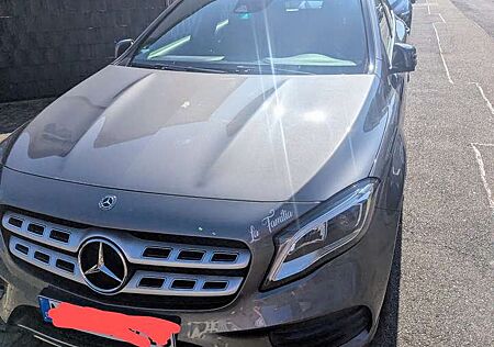 Mercedes-Benz GLA 200 AMG Line
