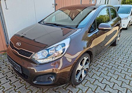 Kia Rio 1.4 CRDi Spirit Navi R-Cam Keyless