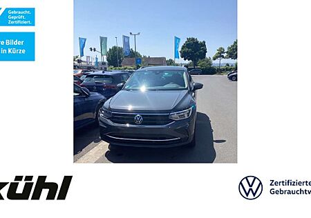 VW Tiguan Volkswagen 1.5 TSI DSG Active Navi,AHK,Pano,LM18