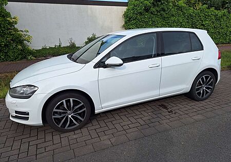VW Golf Volkswagen Zuverlässig, gepflegt und sofort verfügbar.