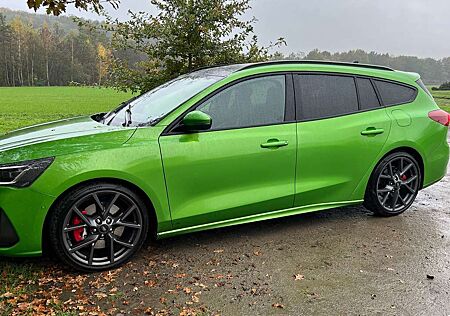 Ford Focus Turnier 2.3 EcoBoost ST X Pano AHK B&O