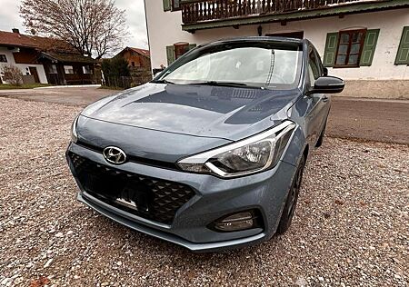 Hyundai i20 blue 1.2 YES!