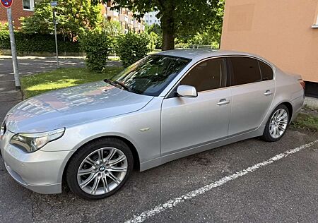 BMW 523i 523