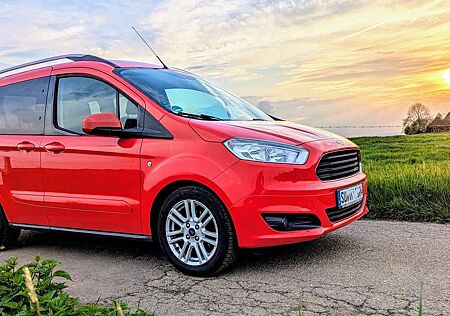 Ford Tourneo Courier 1.0 EcoBoost Titanium