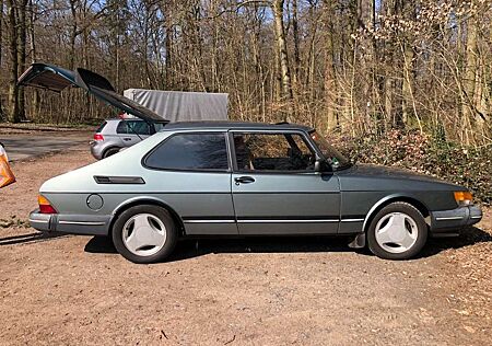 Saab 900 i