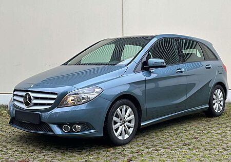 Mercedes-Benz B 180 | Panorama | Kamera | HU Neu |