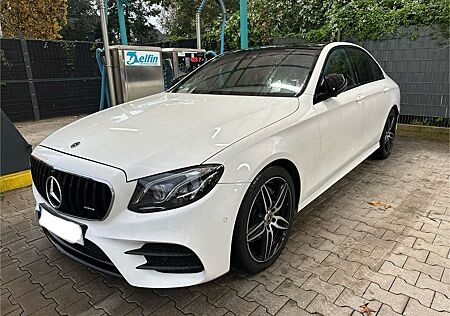 Mercedes-Benz E 200 AMG PAKET PANO WIDESCREEN LEDER