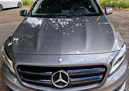 Mercedes-Benz GLA 250 7G-DCT AMG Line