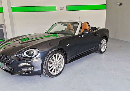 Fiat 124 Spider Lusso - Premium Paket / LED / Leder