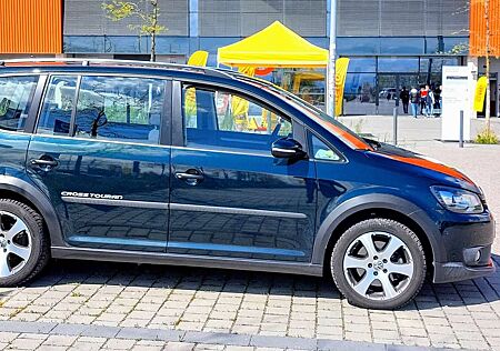 VW Cross Touran Volkswagen Touran 1.4 TSI DSGCross