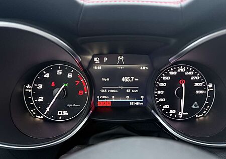 Alfa Romeo Stelvio V6 2.9 Bi-Turbo AT8-Q4 Quadrifoglio