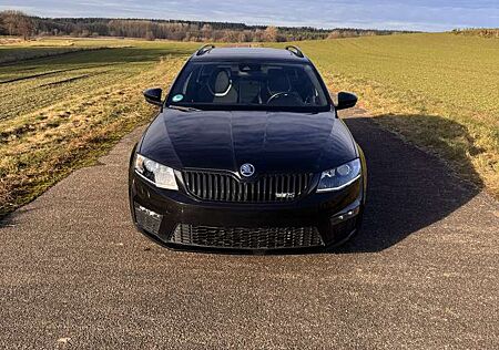 Skoda Octavia III Combi Diesel Combi 2.0 TDI (Green tec) DSG RS