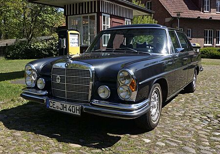 Mercedes-Benz 300 SEL 3.5 V6 (W109)
