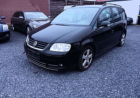 VW Touran Volkswagen 2.0 TDI Leder / Navi/ Highline