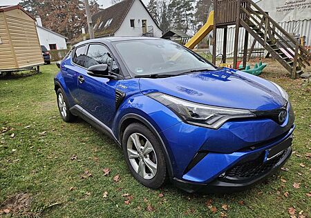Toyota C-HR Hybrid Style Selection