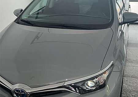 Toyota Auris 1.8 VVT-i Hybrid Automatik mit Mietwagen paket