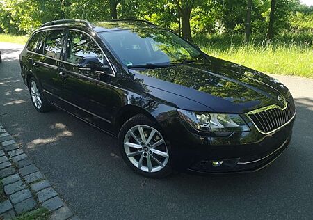 Skoda Superb Combi 2.0 TDI DSG Exclusive AHK