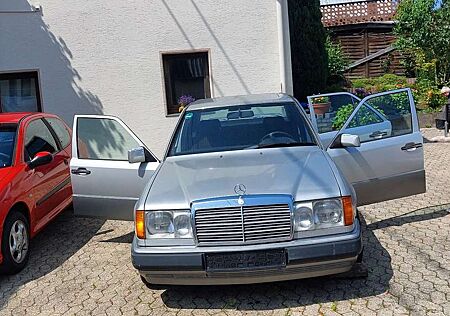 Mercedes-Benz E 300 24V