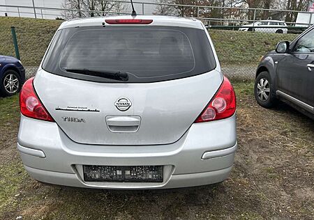 Nissan Tiida 1.6 visia