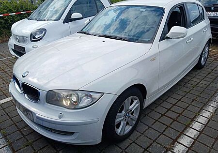 BMW 118 i Lim. 5 Türen/NAVI/XENON/INNOVATIONS-PAKET