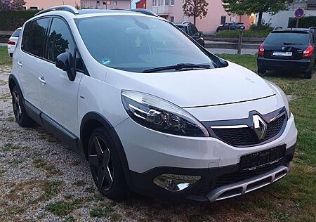 Renault Scenic 1.5 dCi AUT PANO-SD AHK NAVI SZH KEYLESS
