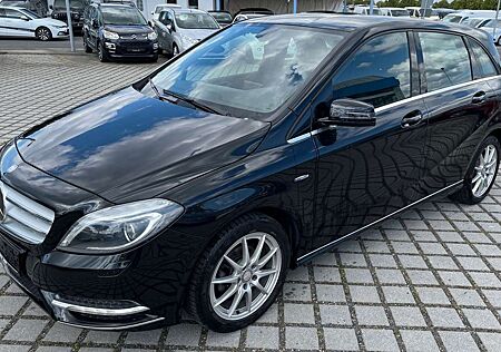 Mercedes-Benz B 180 Lim. Bi-Xenon|RFK|SHZ|BT|AHK